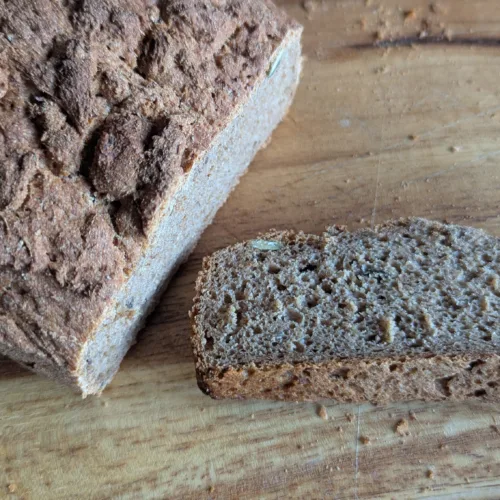 Herzhaftes Vollkornbrot mit Schneckenprotein